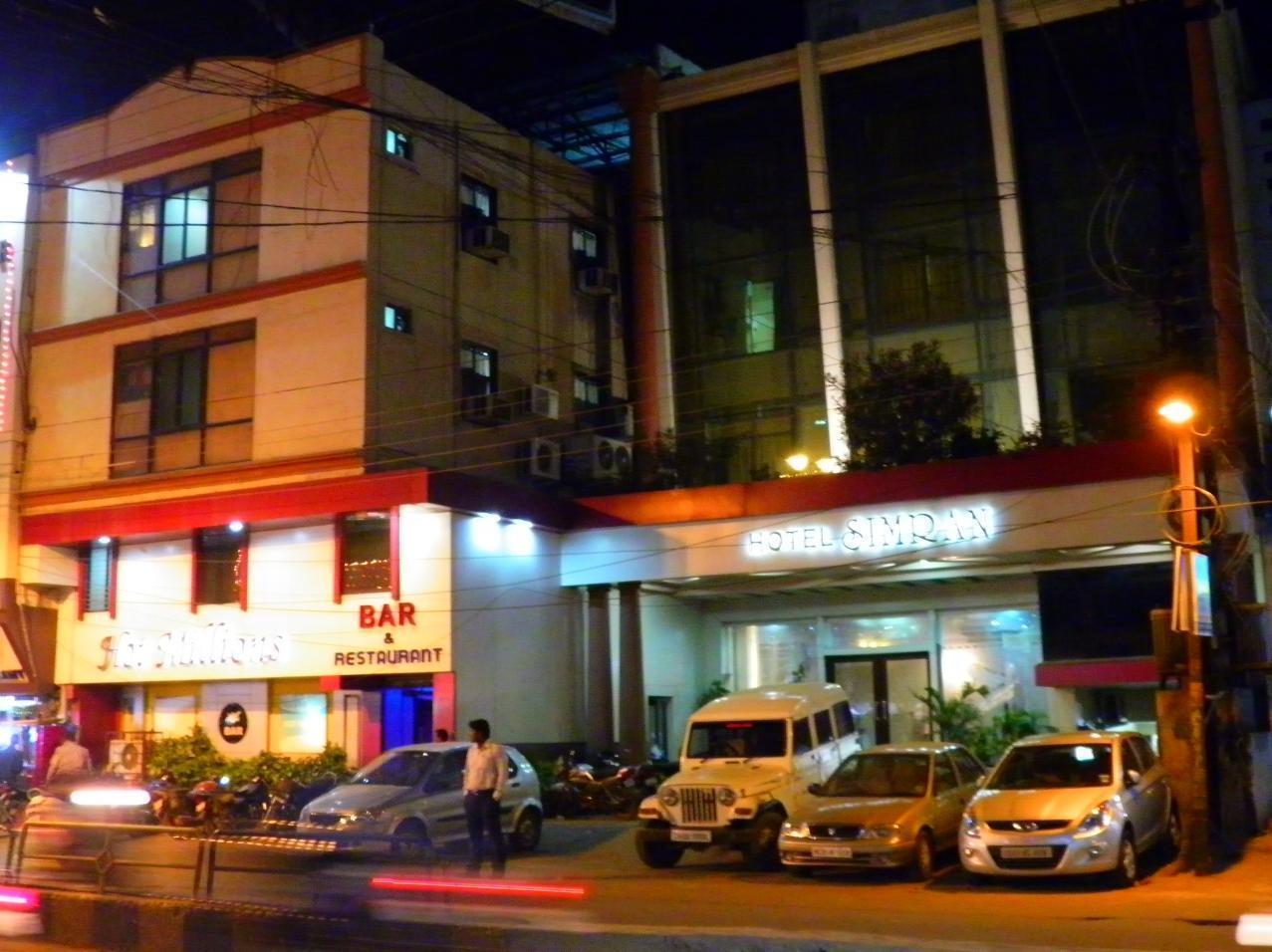 โรงแรมซิมรัน Raipur  ภายนอก รูปภาพ