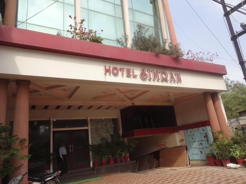โรงแรมซิมรัน Raipur  ภายนอก รูปภาพ